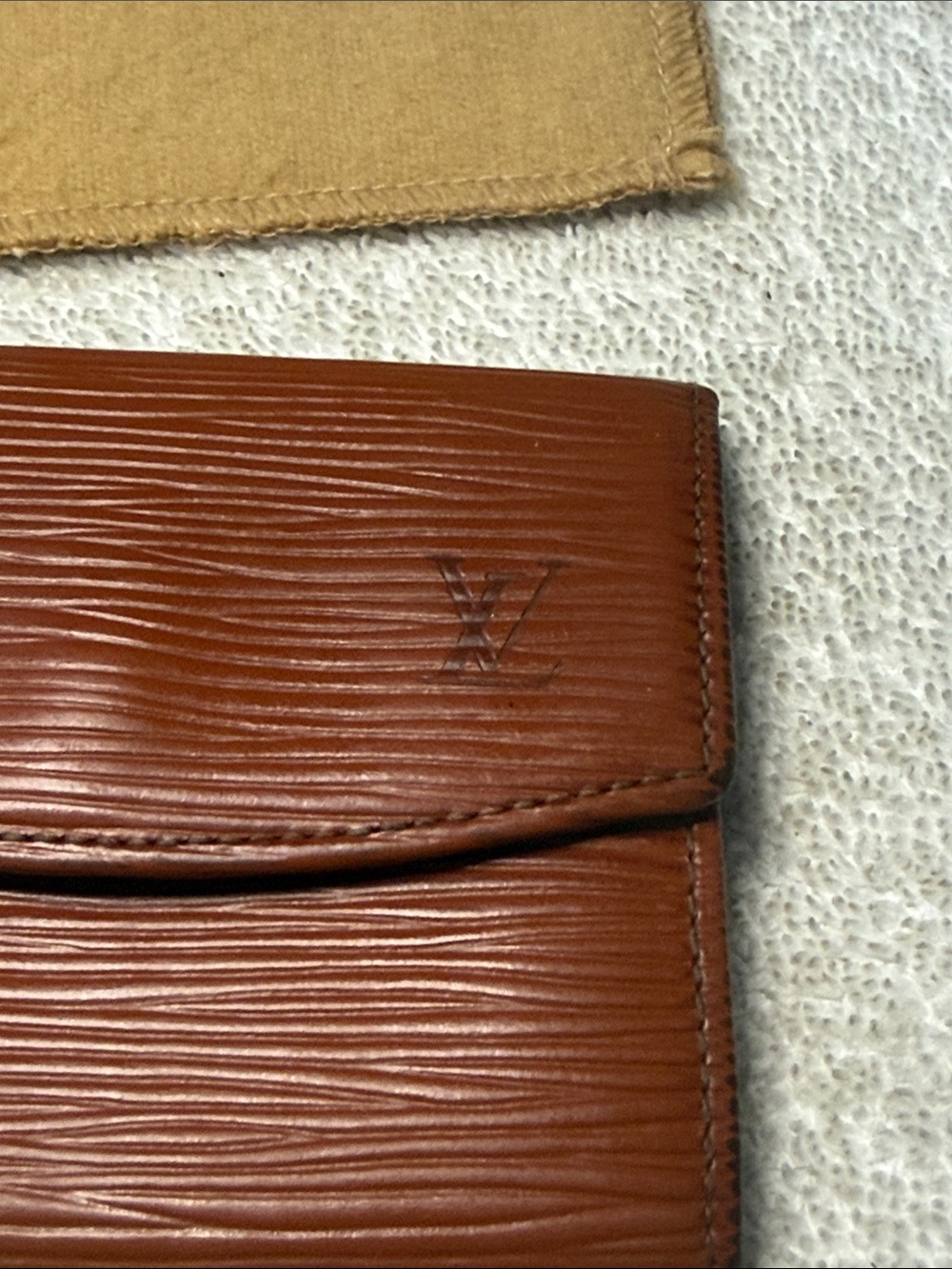 Louis Vuitton Brown Epi Leather Card & Coin Holder - Picture 4 of 13